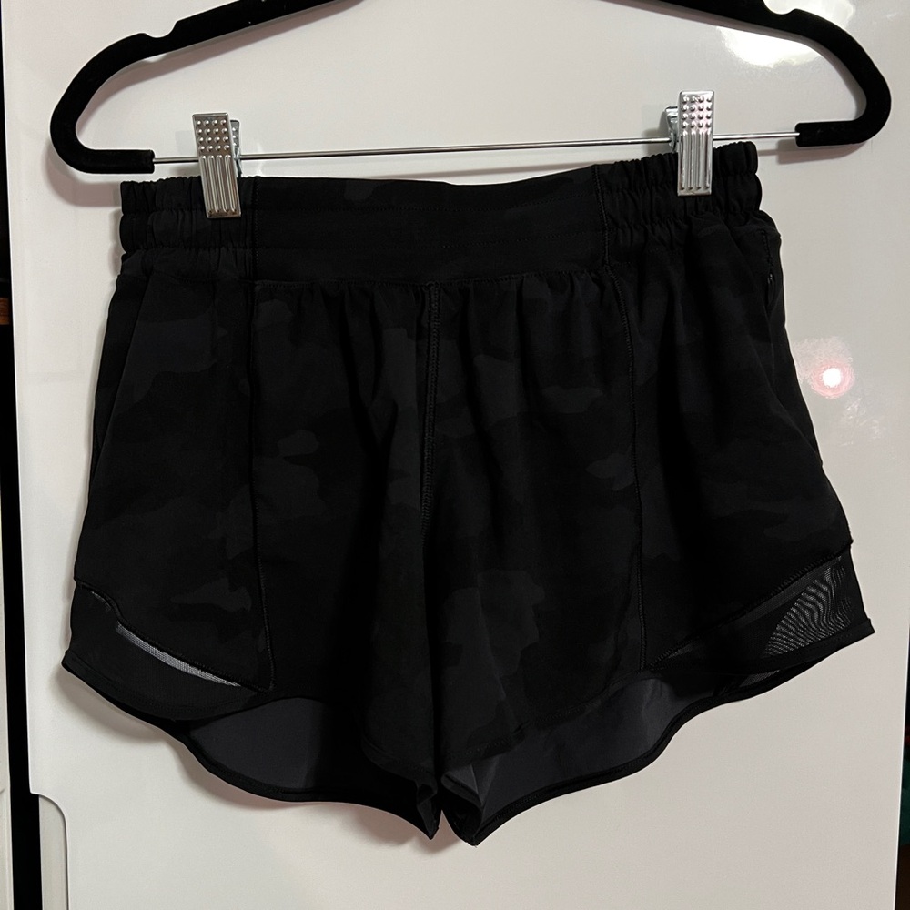 Lululemon Speed Up Shorts 2.5” Black Camo – Size 6